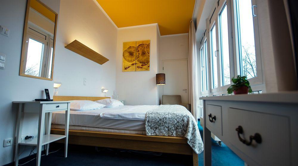 Midi Inn Parkhotel Mitte Berlin Exterior foto